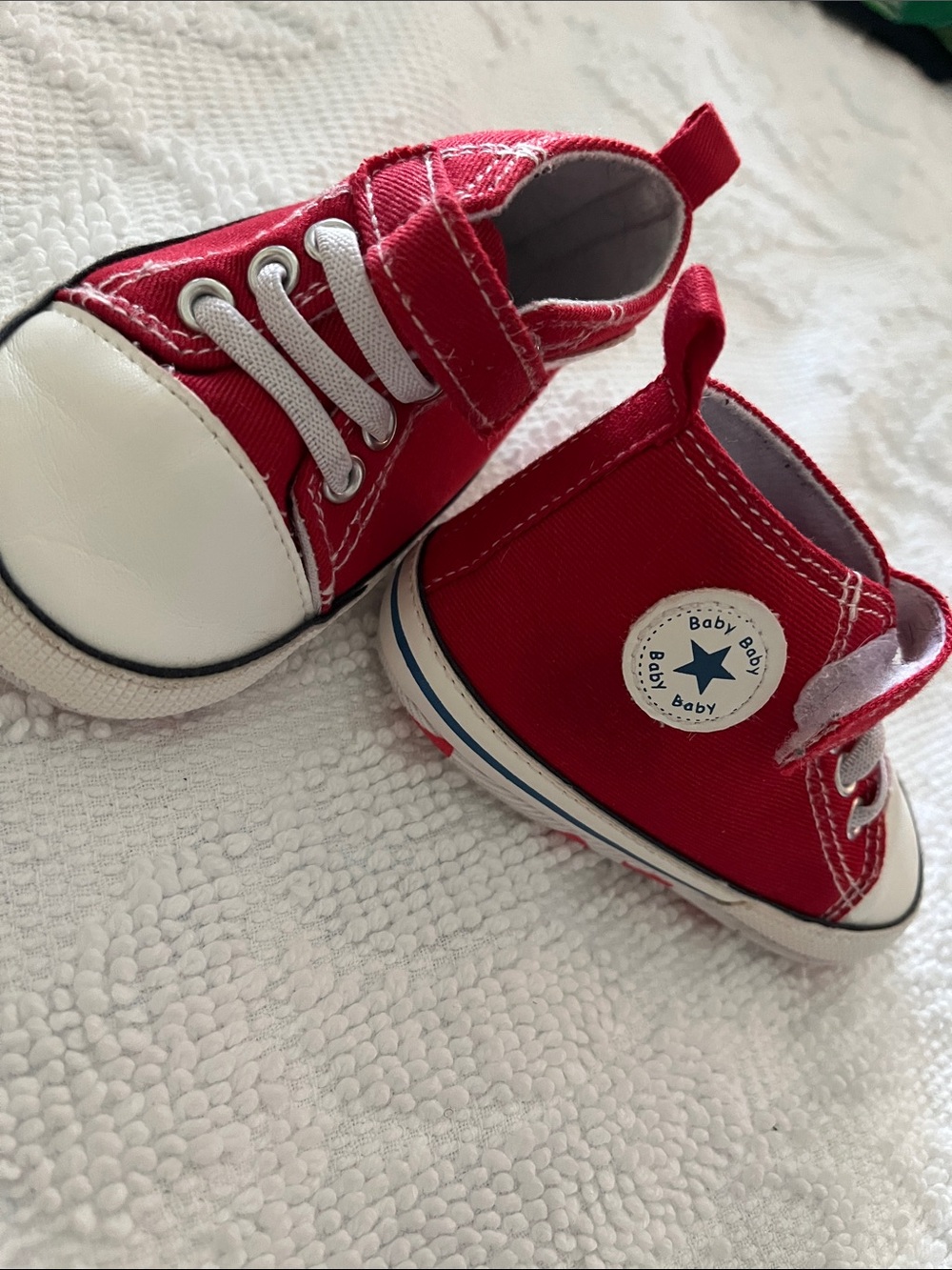 Red Baby
Sneakers with Star Patch
